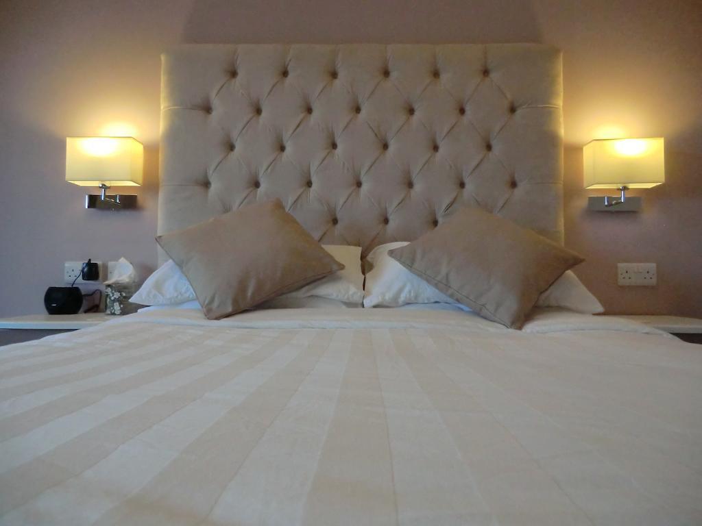 Coombe Dale Accommodation Lulsgate Bottom Room photo
