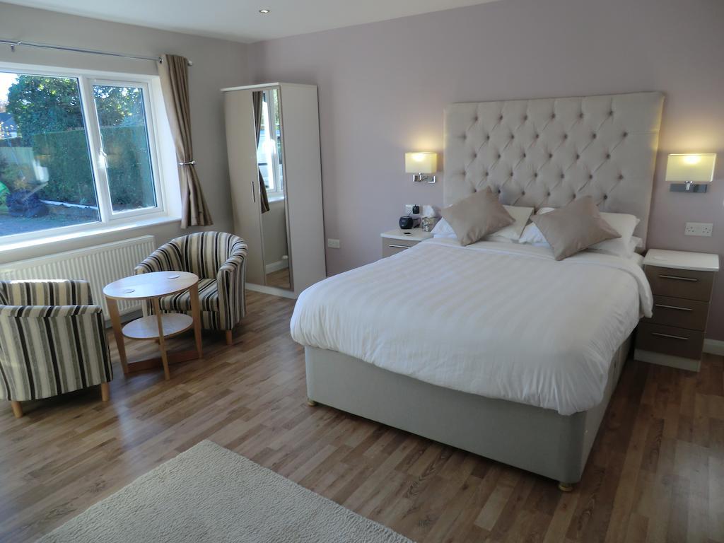 Coombe Dale Accommodation Lulsgate Bottom Room photo