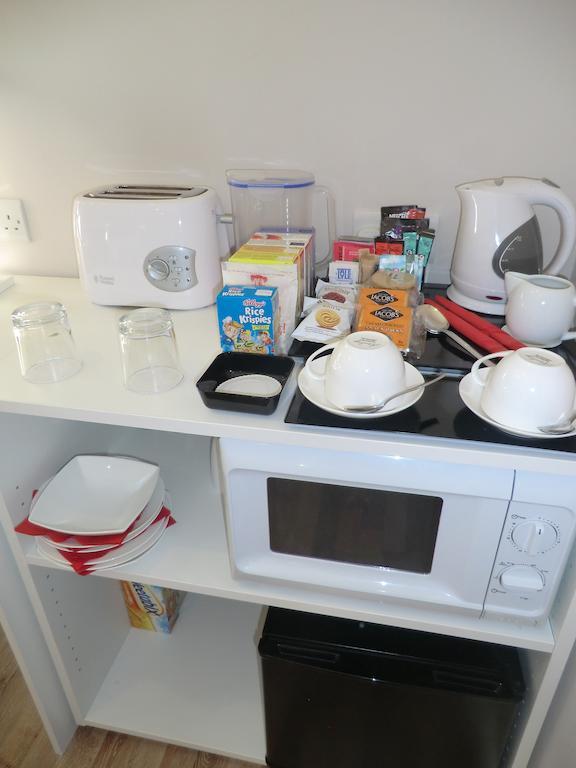 Coombe Dale Accommodation Lulsgate Bottom Room photo