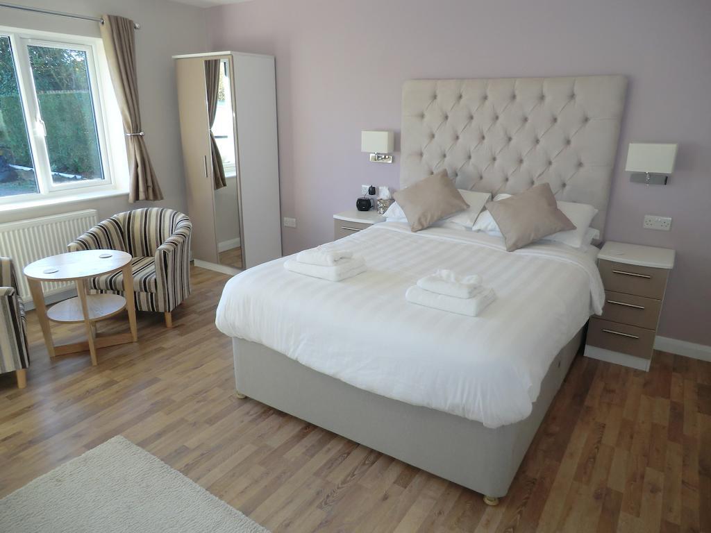 Coombe Dale Accommodation Lulsgate Bottom Room photo